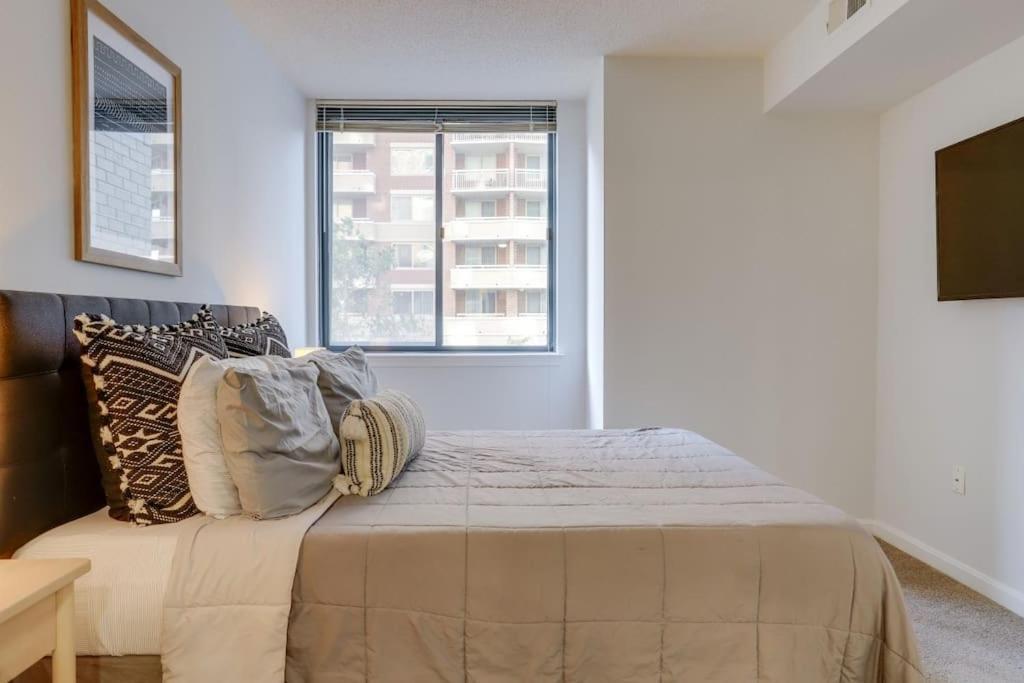 Sensational 1 Bedroom Condo At Ballston Place With Gym Арлингтон Экстерьер фото