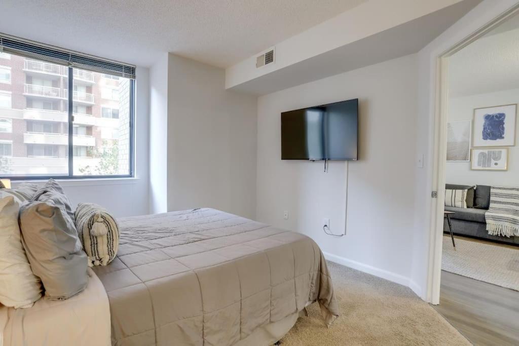 Sensational 1 Bedroom Condo At Ballston Place With Gym Арлингтон Экстерьер фото