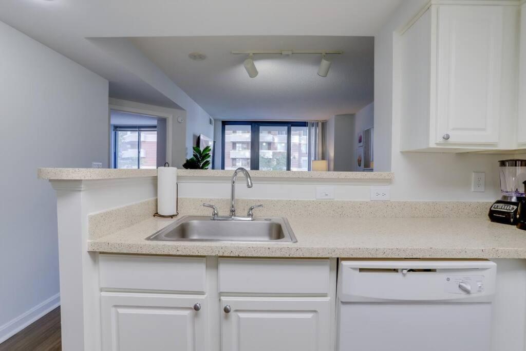Sensational 1 Bedroom Condo At Ballston Place With Gym Арлингтон Экстерьер фото