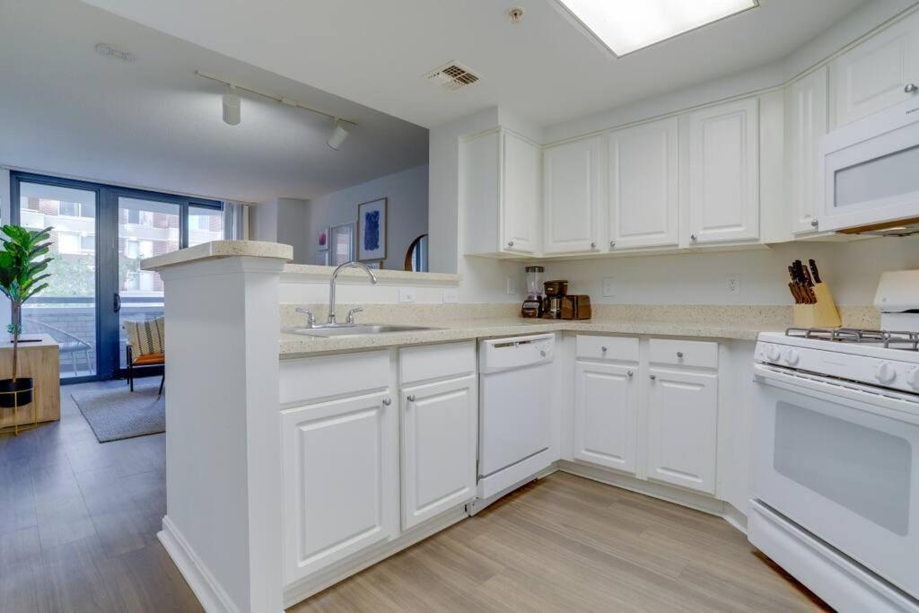Sensational 1 Bedroom Condo At Ballston Place With Gym Арлингтон Экстерьер фото